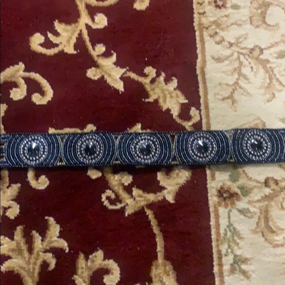 Elastic belt